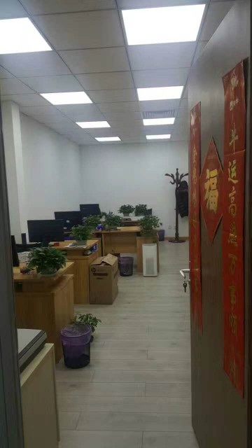 现代简约办公空间装修效果图